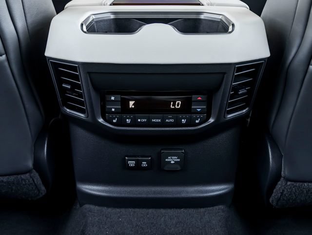 Used 2023 Toyota Sequoia Capstone AWD/4WD image 32