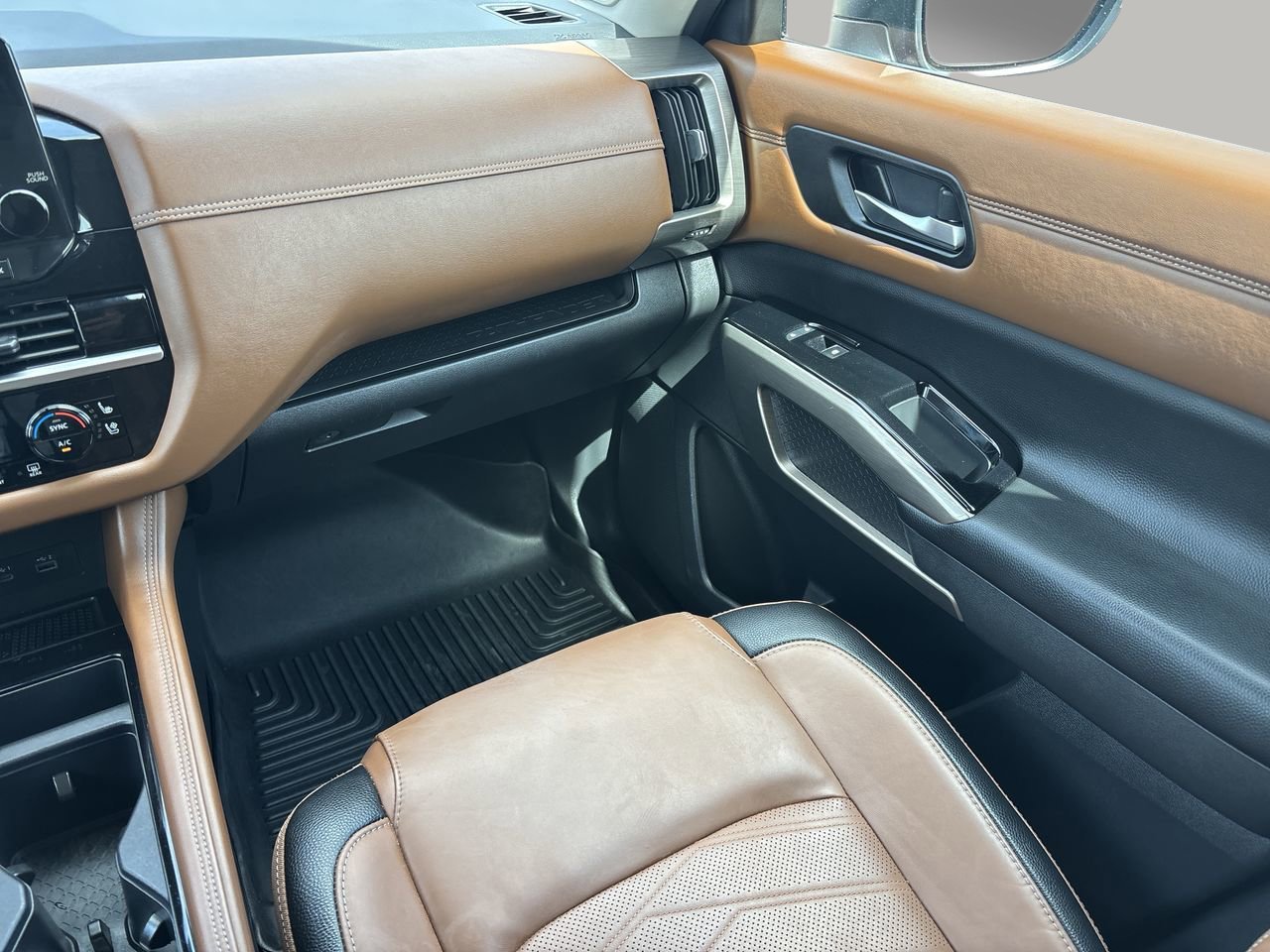Used 2023 Nissan Pathfinder Platinum image 17