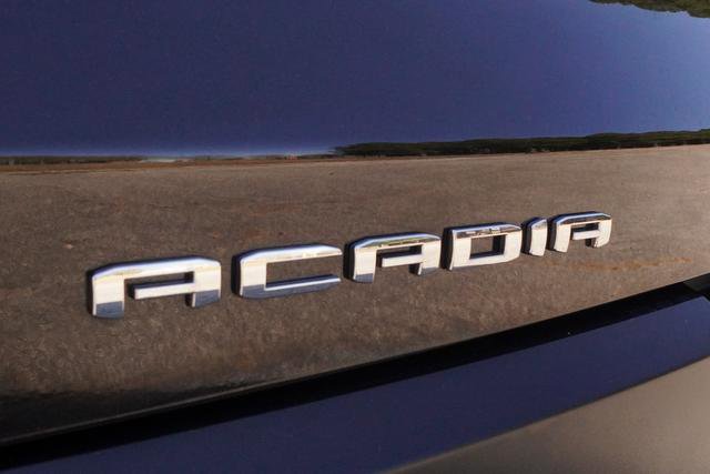 Used 2023 GMC Acadia SLT image 42