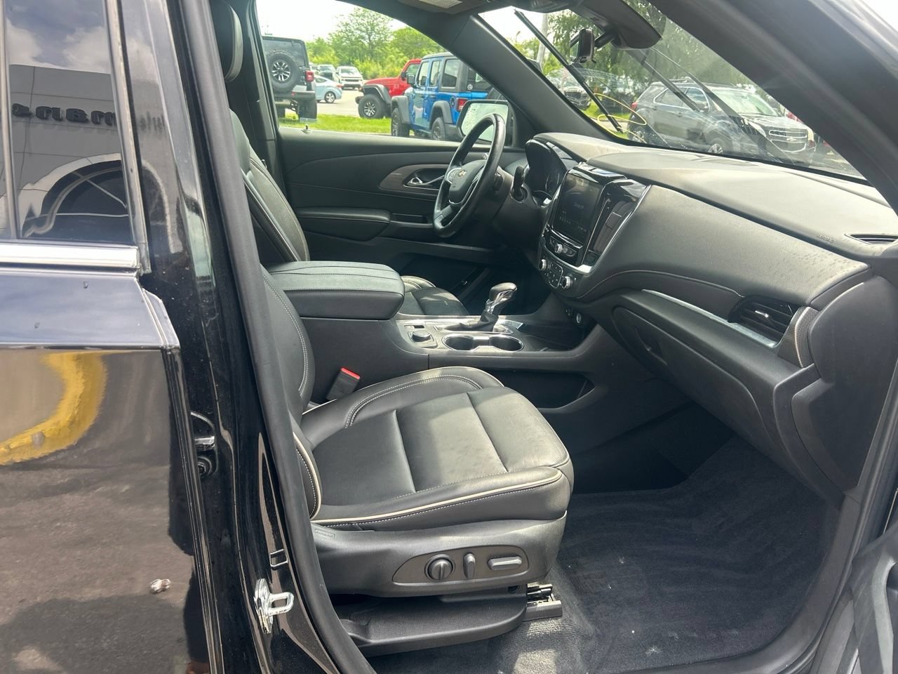 Used 2023 Chevrolet Traverse Premier AWD/4WD image 15