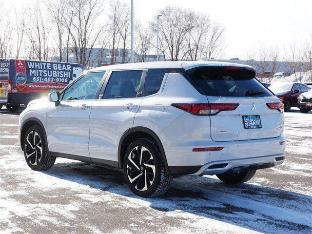 Used 2025 Mitsubishi Outlander SE image 5