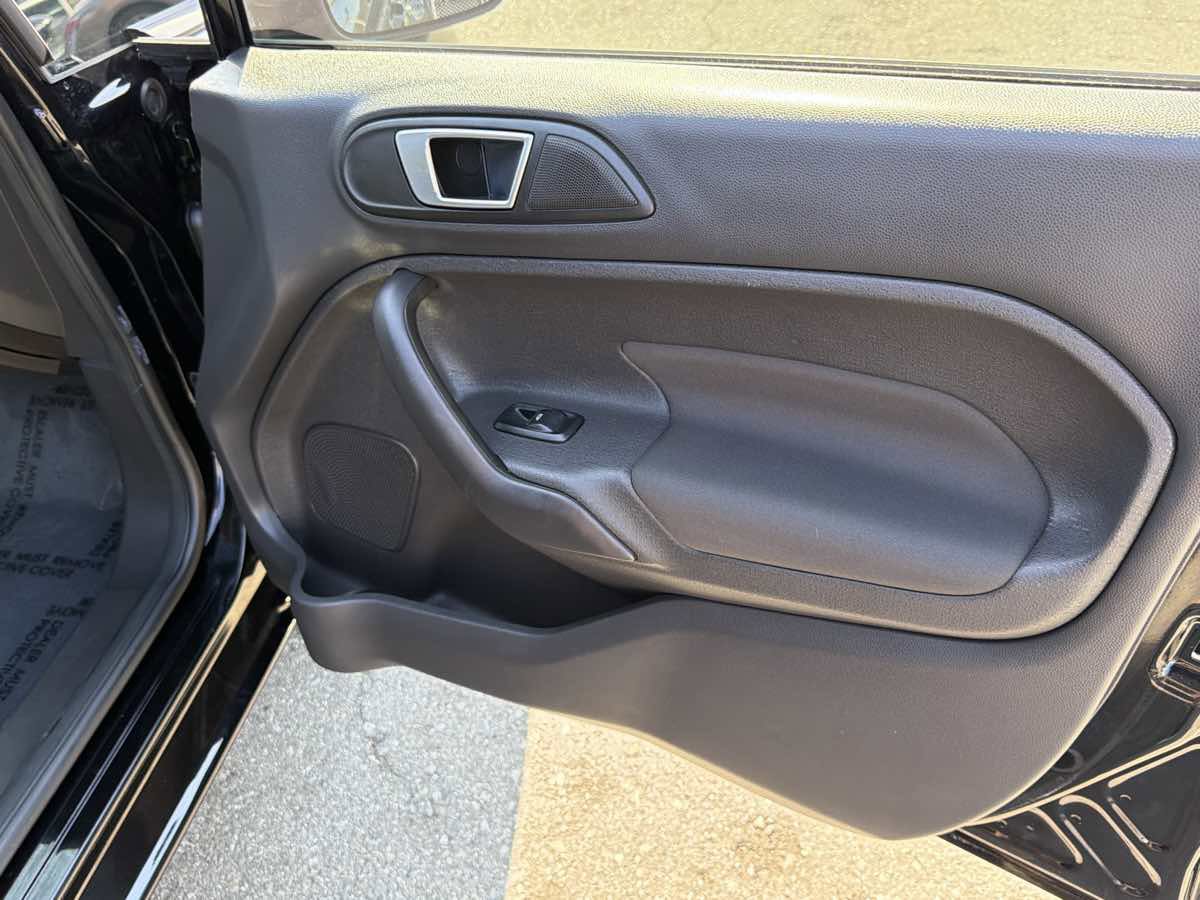 Used 2016 Ford Fiesta SE image 14