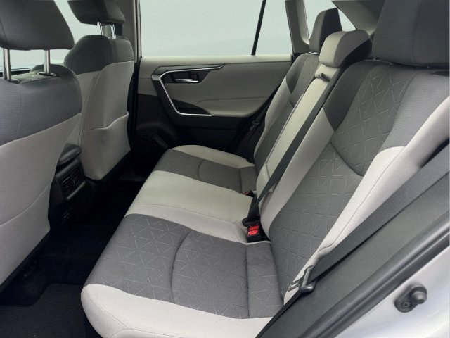 Used 2022 Toyota RAV4 XLE AWD/4WD image 11