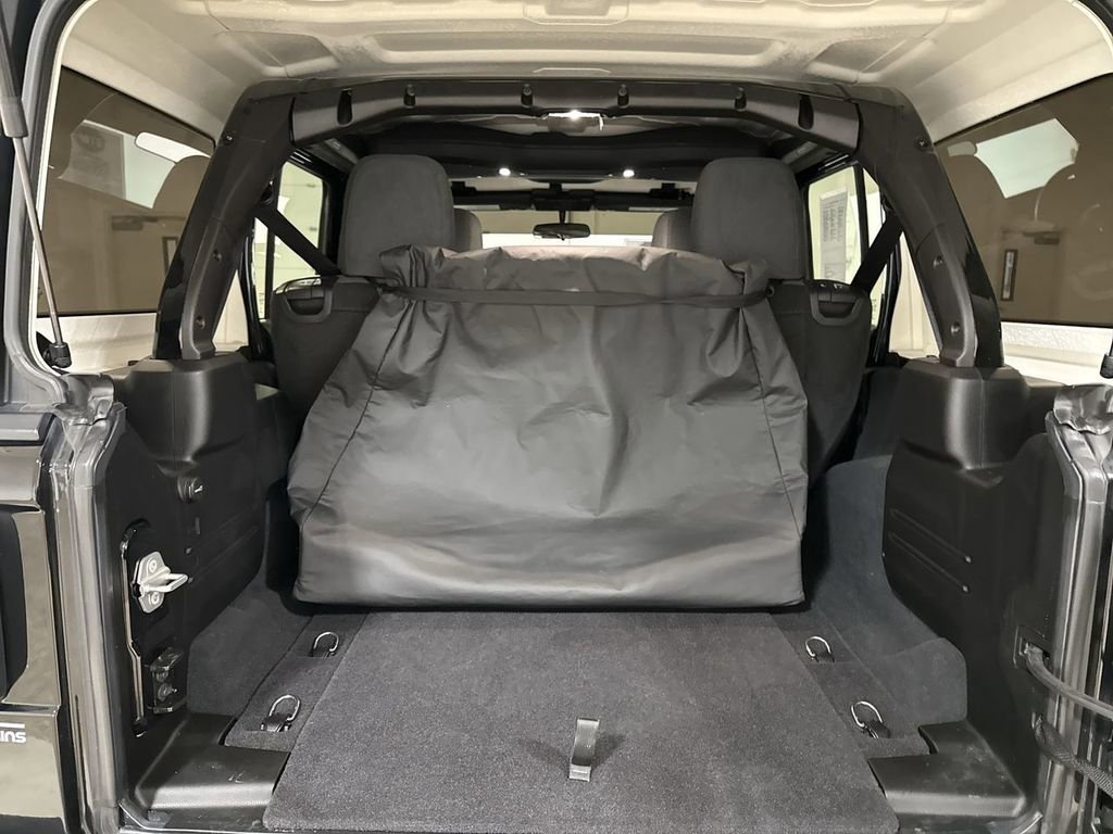 Used 2025 Jeep Wrangler Sport image 23