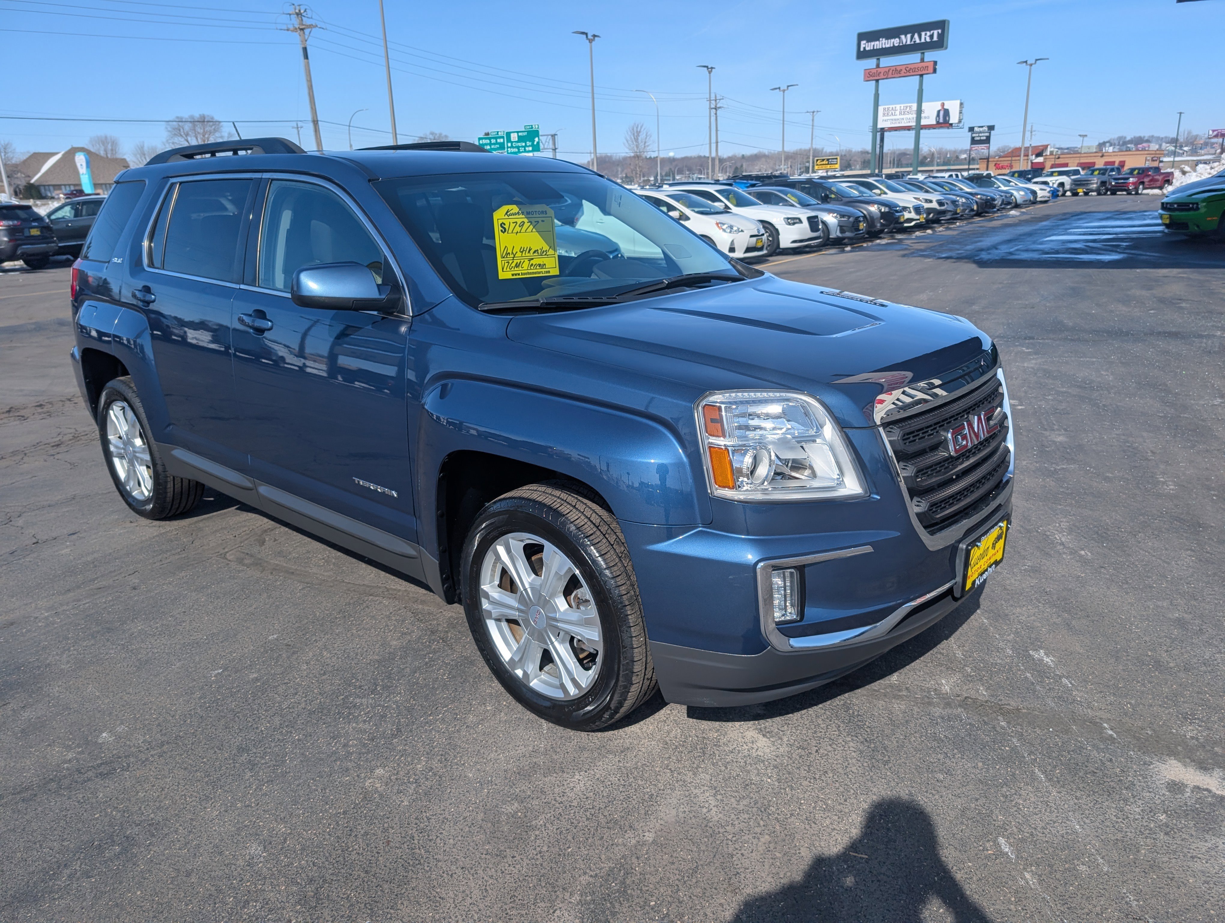 Used 2017 GMC Terrain SLE w/ Convenience Package AWD/4WD image 2