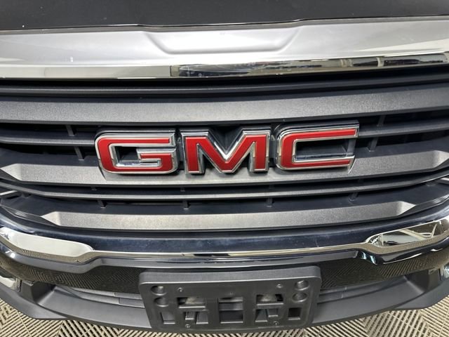 Used 2023 GMC Terrain SLE w/ Driver Convenience Package image 9