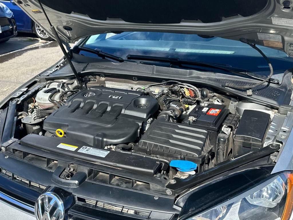 Used 2015 Volkswagen Golf TDI SE image 21