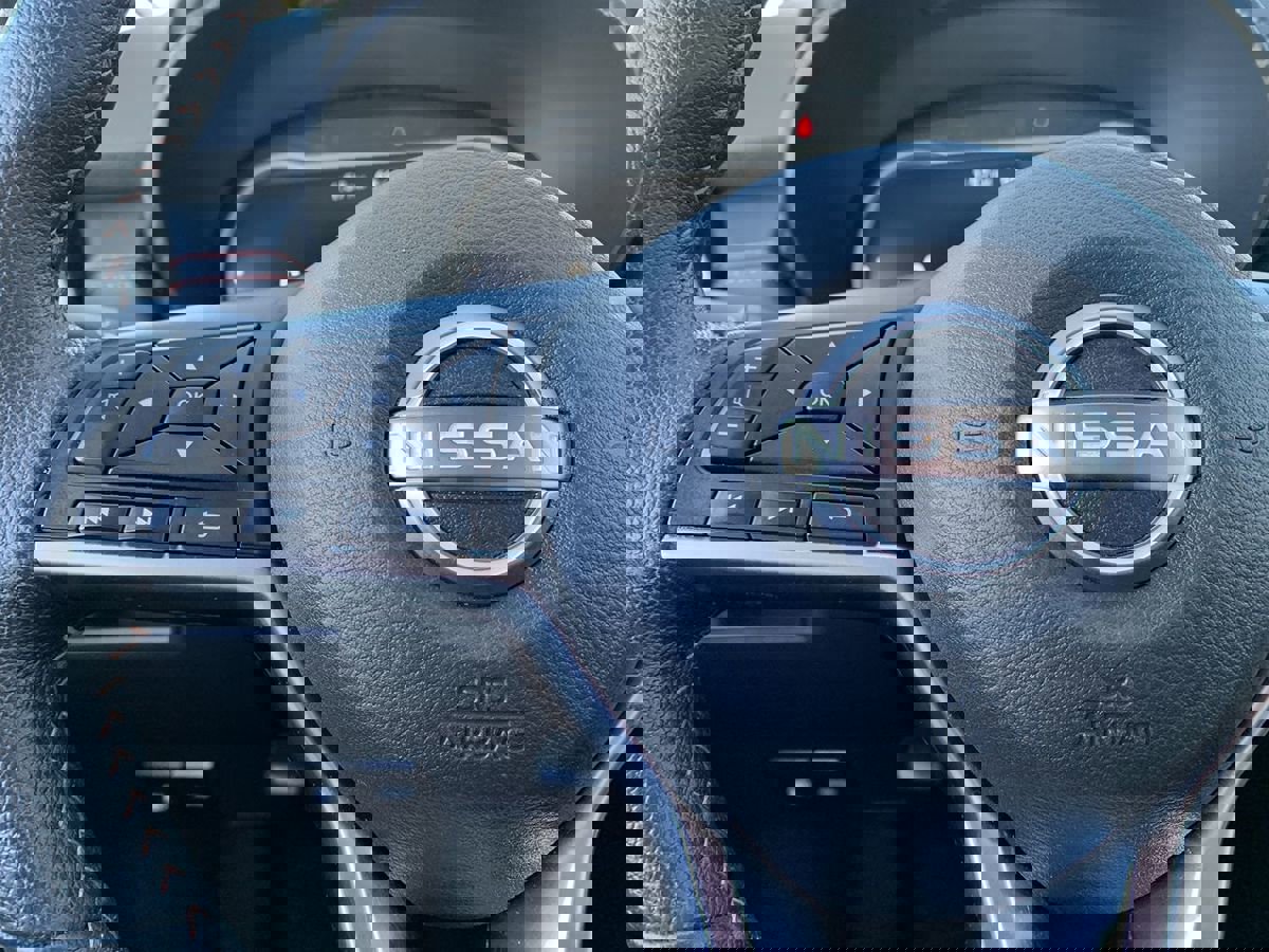 Used 2024 Nissan Versa SR image 17