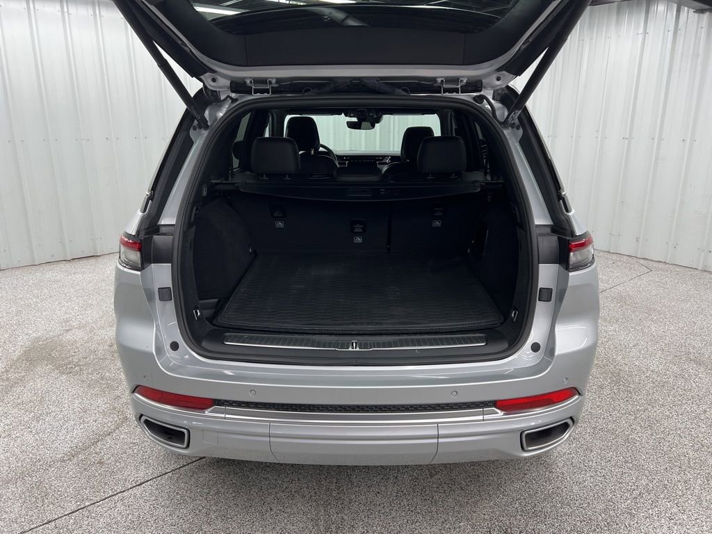 Used 2025 Jeep Grand Cherokee Summit image 9