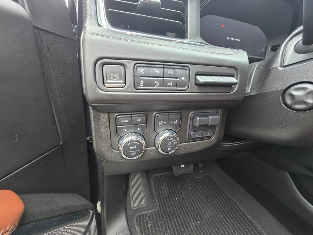 Used 2023 GMC Yukon Denali Ultimate image 11