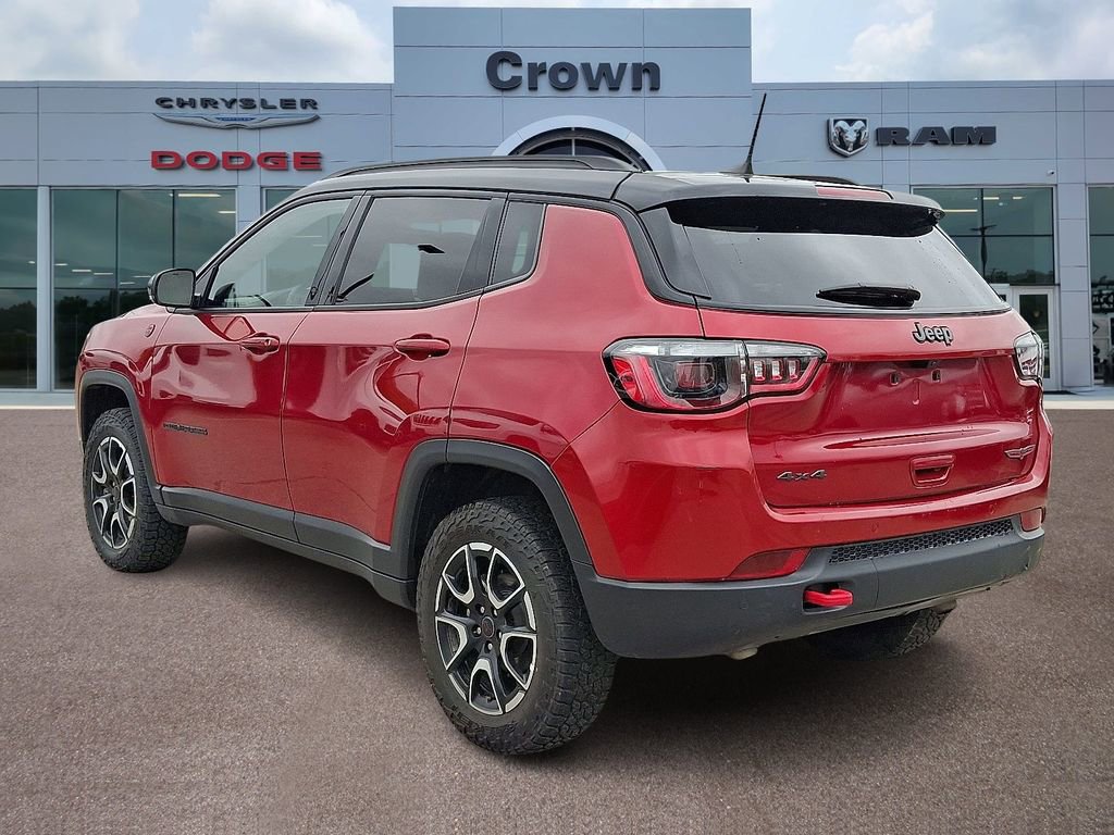 Used 2025 Jeep Compass Trailhawk AWD/4WD image 4