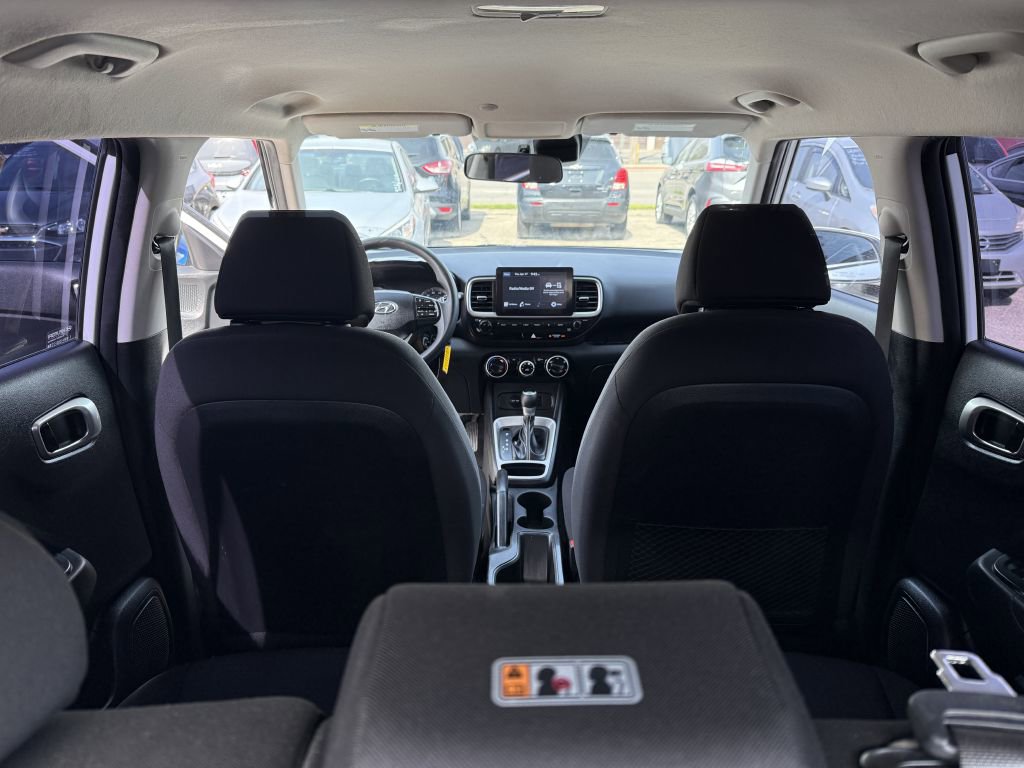 Used 2021 Hyundai Venue SE image 16