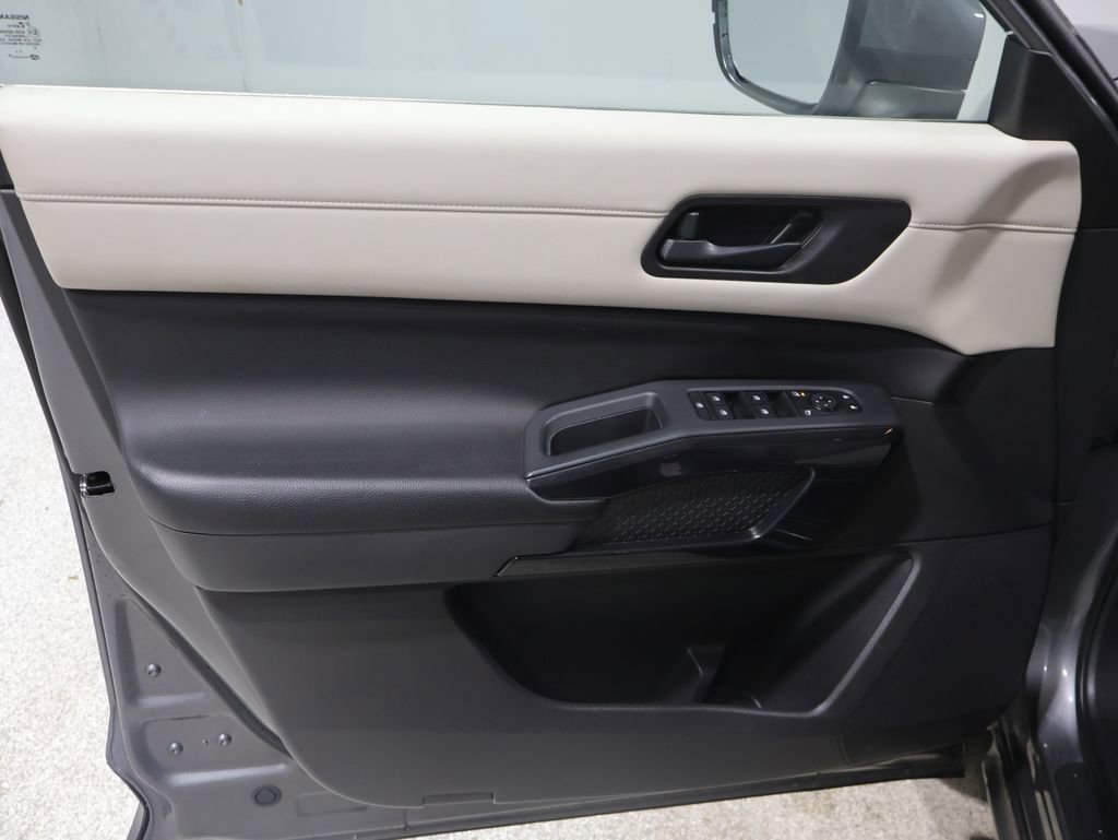 Used 2023 Nissan Pathfinder SV w/ Cargo Package image 12