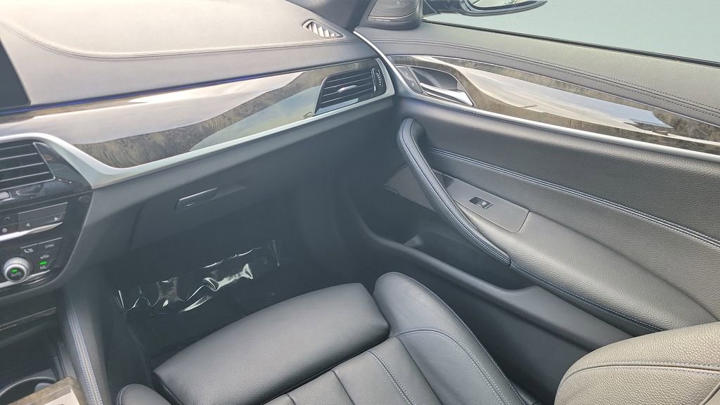 Used 2020 BMW 540i w/ M Sport Package RWD image 16