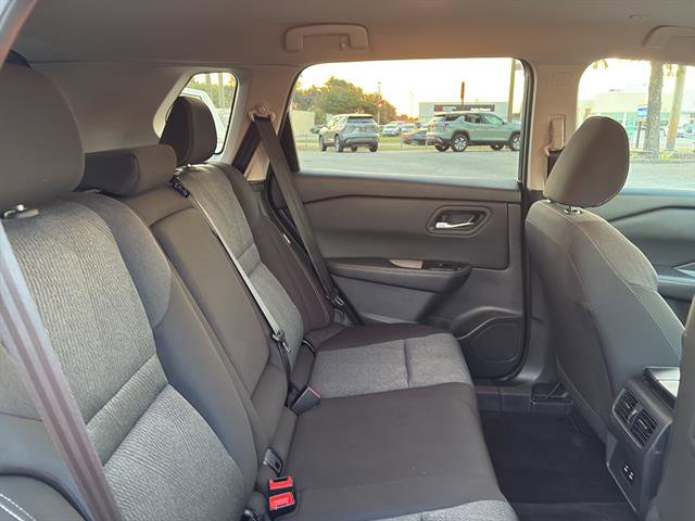 Used 2024 Nissan Rogue SV image 30
