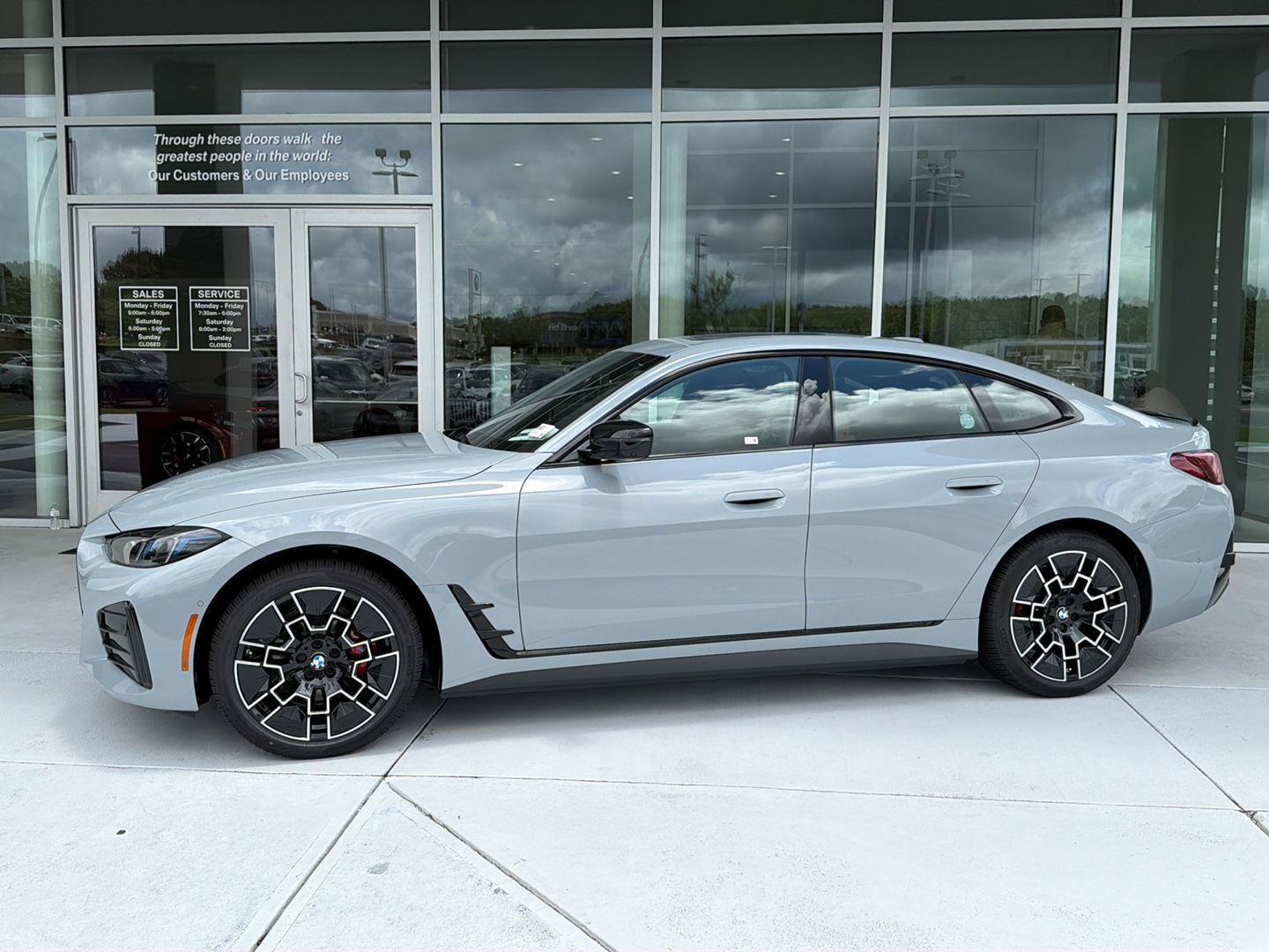 New 2026 BMW i4 eDrive40 w/ M Sport Package RWD image 3