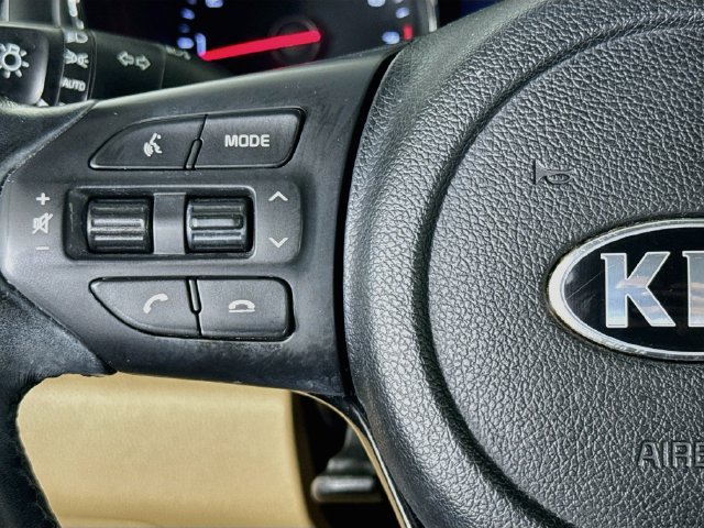 Used 2020 Kia Sedona EX FWD image 11