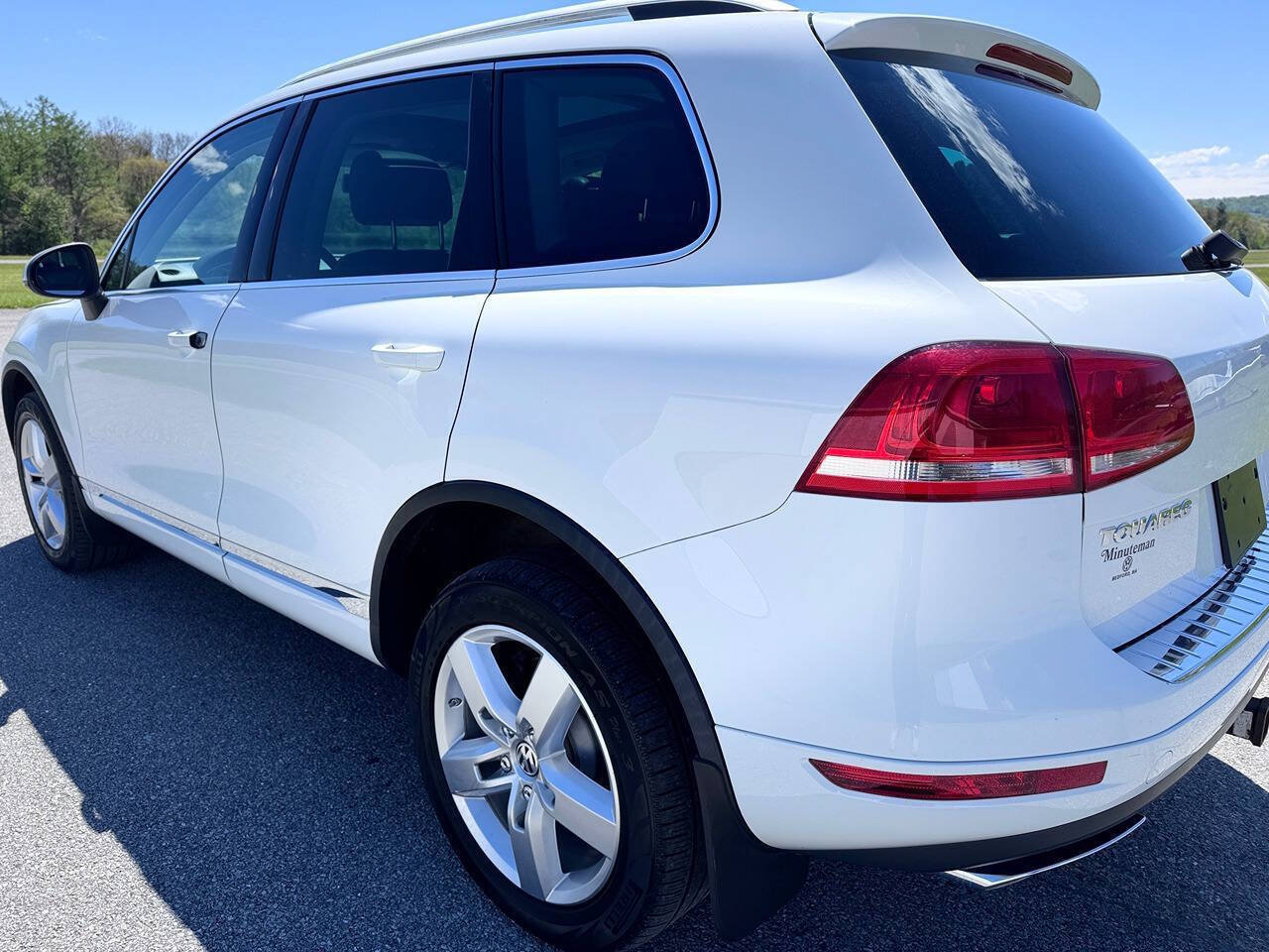 Used 2014 Volkswagen Touareg TDI AWD/4WD image 12