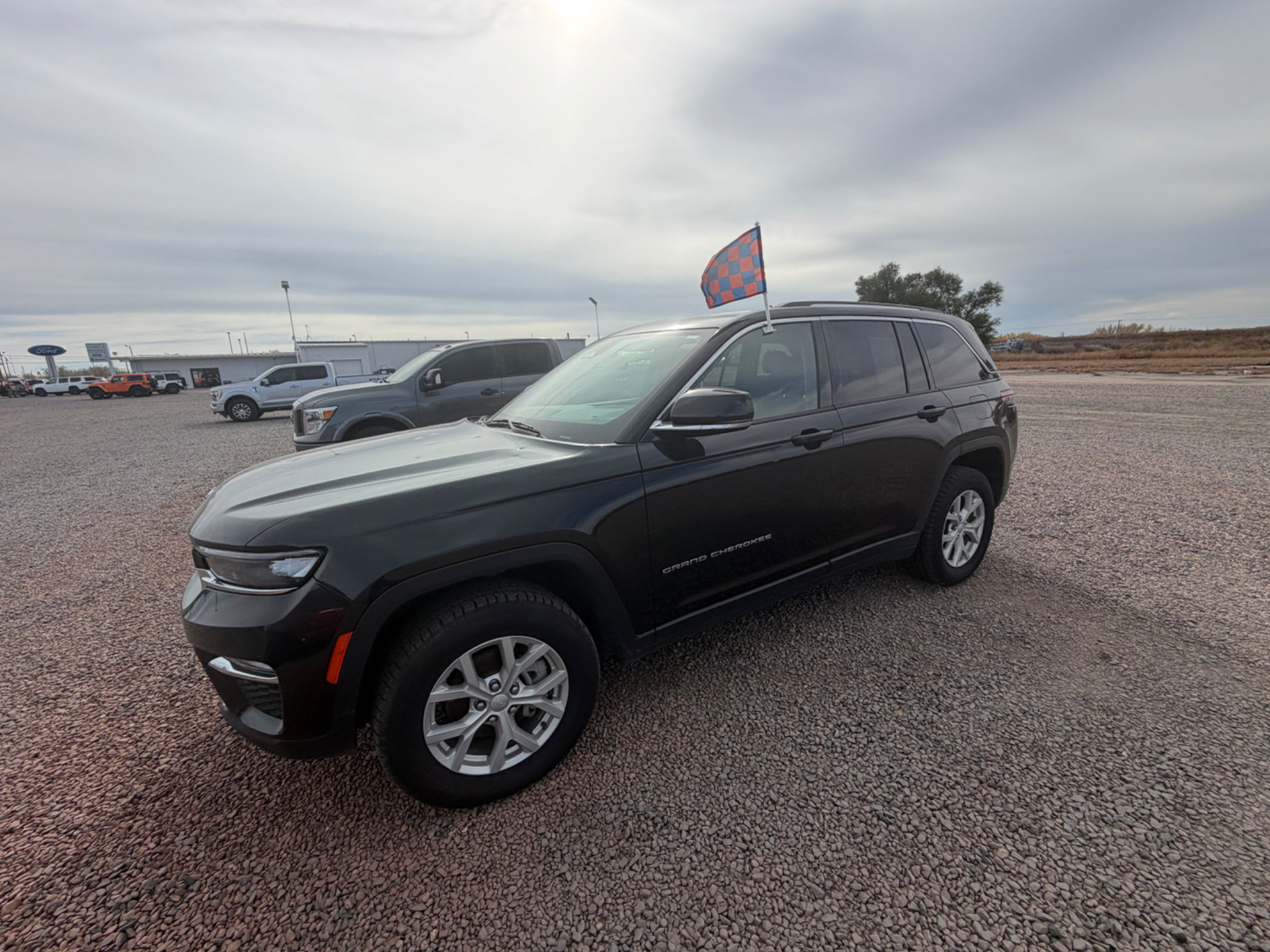 Used 2023 Jeep Grand Cherokee Limited AWD/4WD image 15