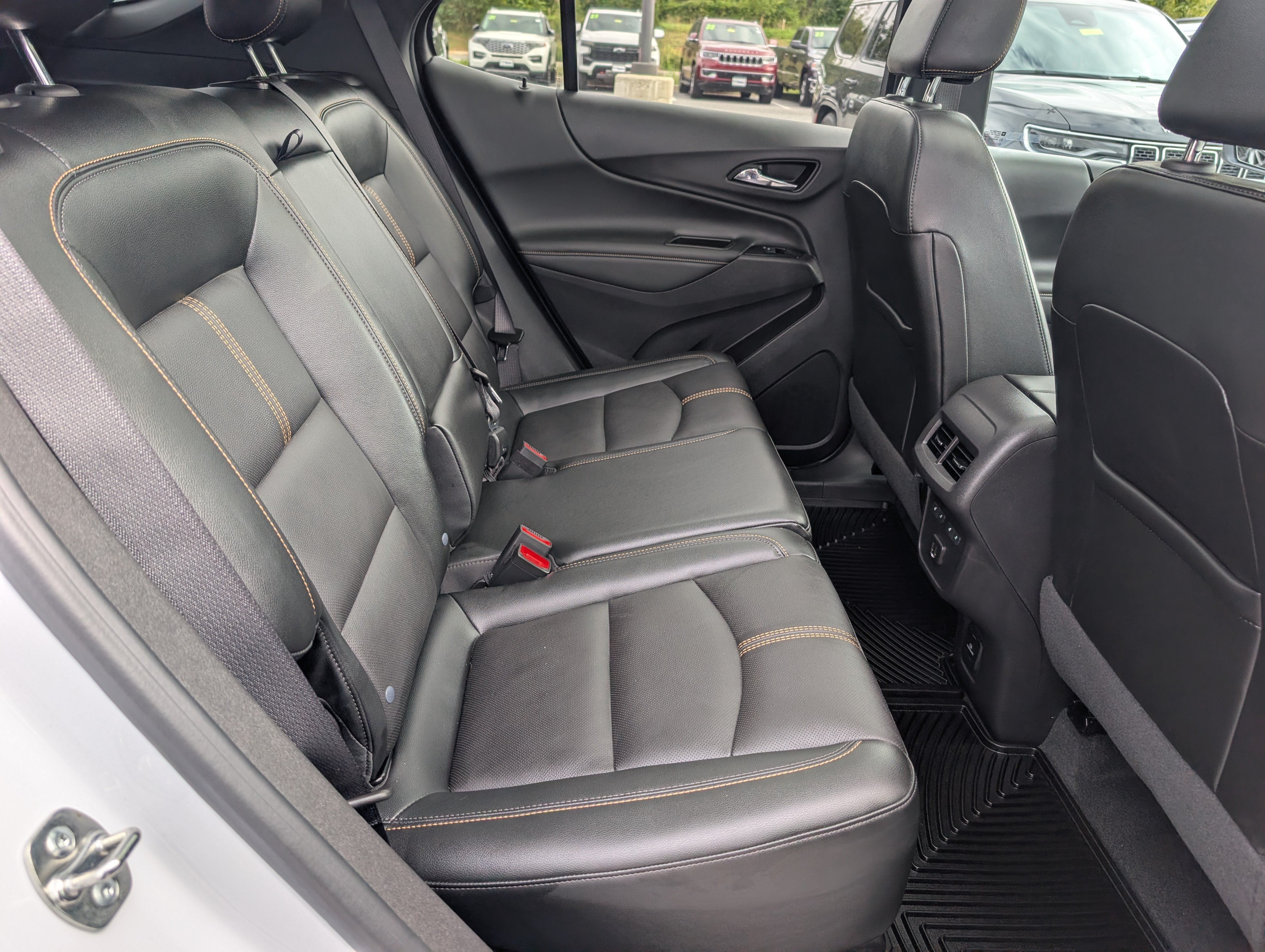 Used 2024 Chevrolet Equinox Premier AWD/4WD image 12