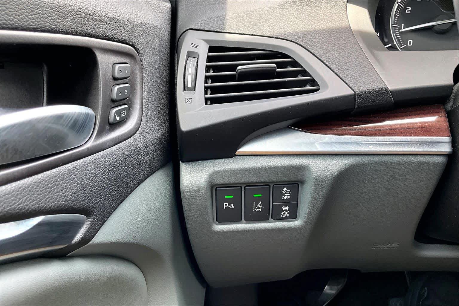 Used 2016 Acura MDX SH-AWD image 36