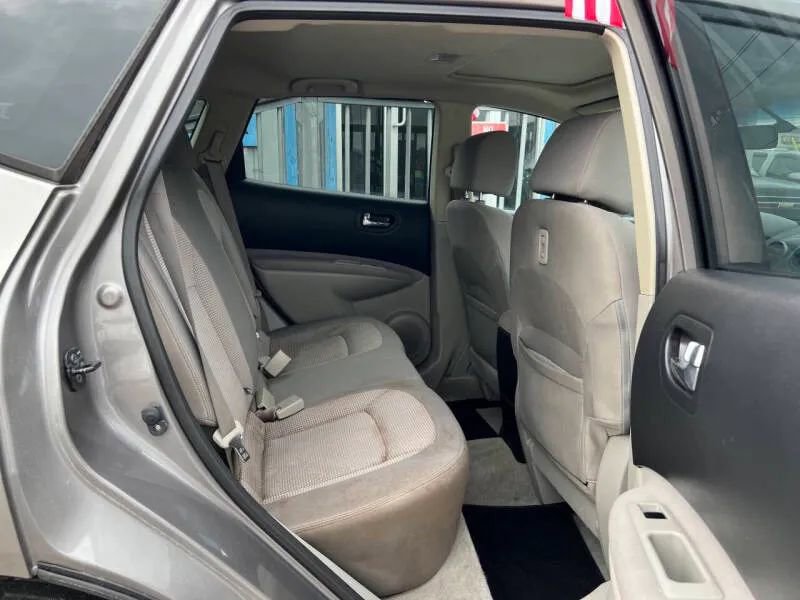 Used 2013 Nissan Rogue SV w/ Premium Pkg image 13