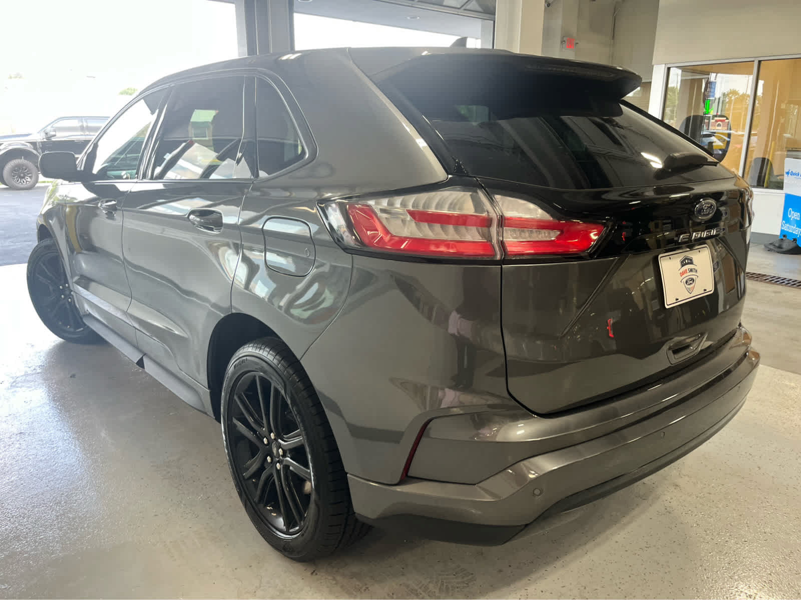 Certified 2024 Ford Edge ST-Line AWD/4WD image 3