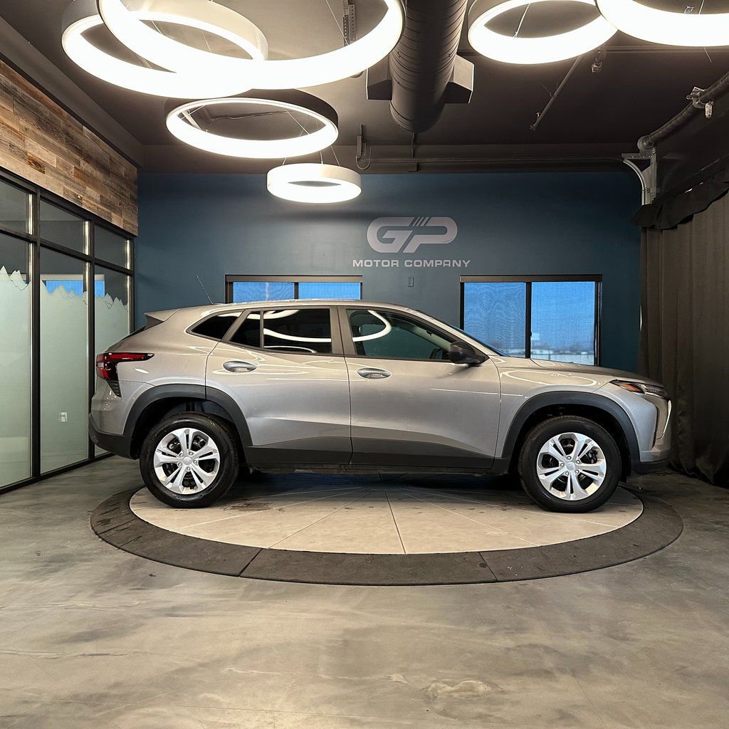 Used 2024 Chevrolet Trax LS w/ LPO, Blackout Package image 2