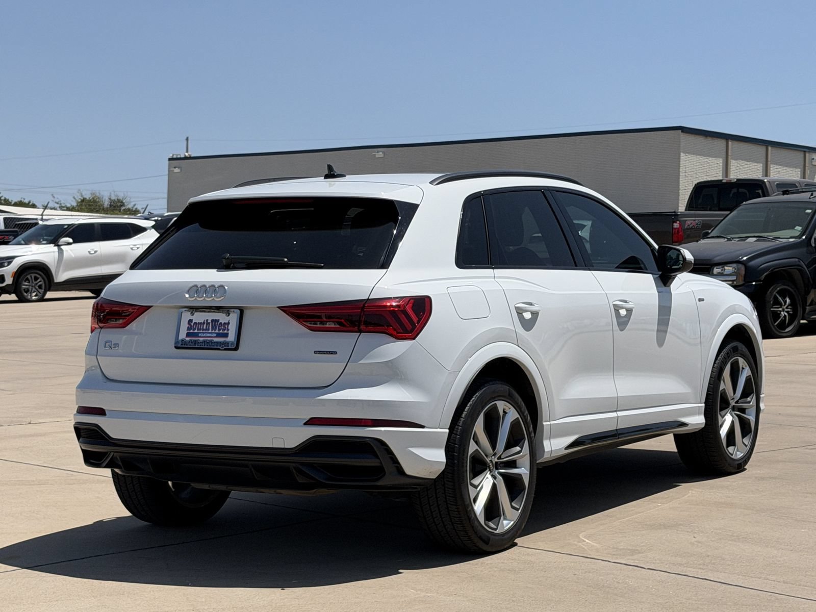Used 2021 Audi Q3 2.0T Premium w/ 20" Wheel Package AWD/4WD image 4