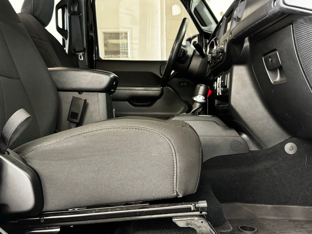 Certified 2022 Jeep Gladiator Willys image 6