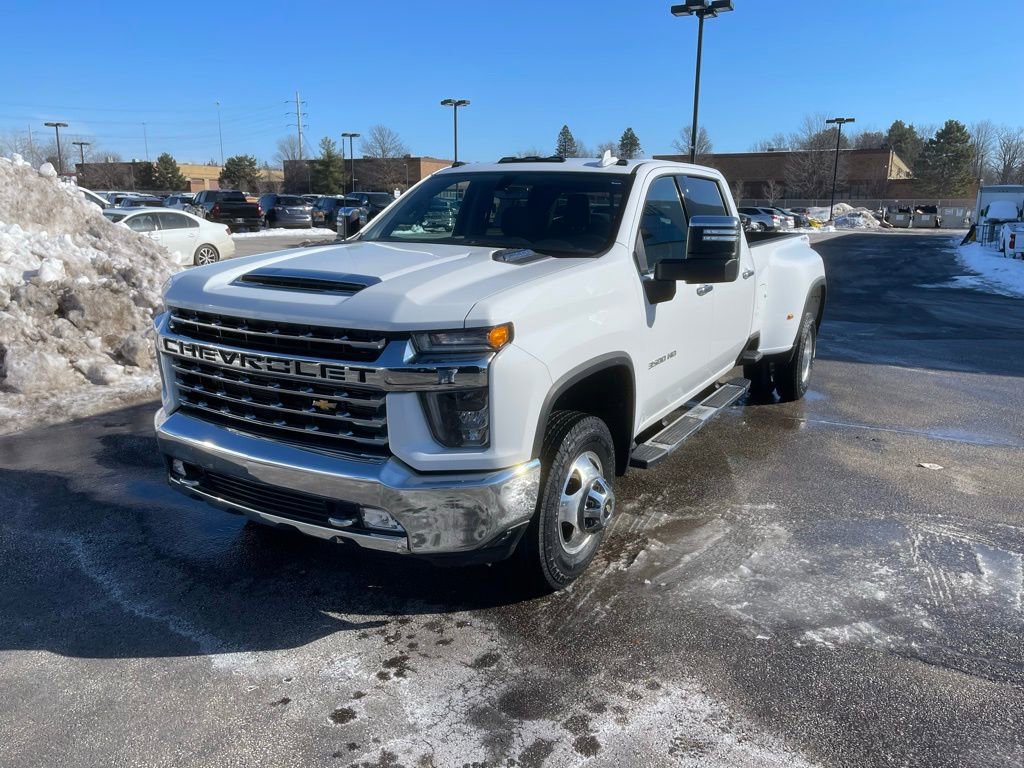 Used 2020 Chevrolet Silverado 3500 LTZ w/ LTZ Convenience Package AWD/4WD image 3