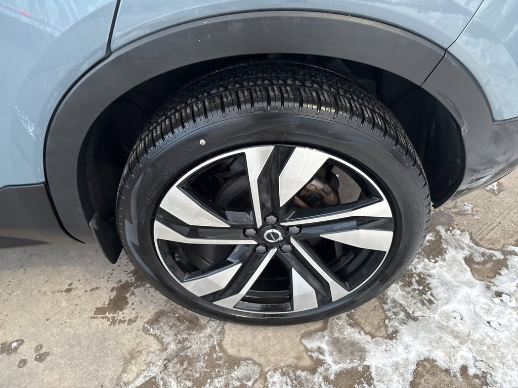 Certified 2023 Volvo XC40 B5 Plus w/ Protection Package Premier image 14