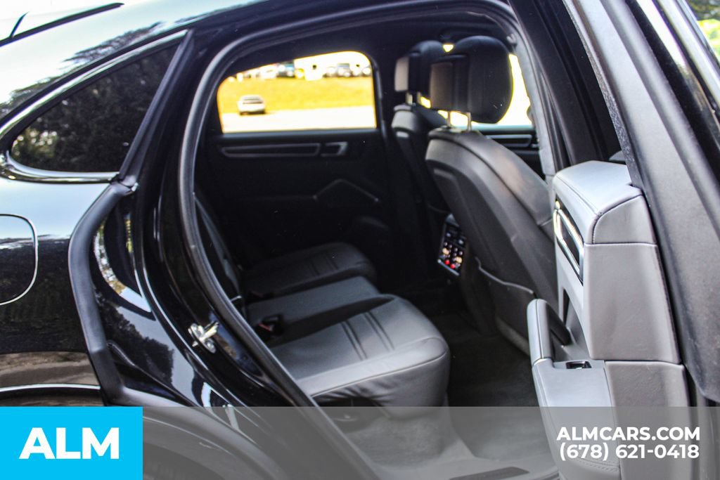 Used 2022 Porsche Cayenne GTS AWD/4WD image 18