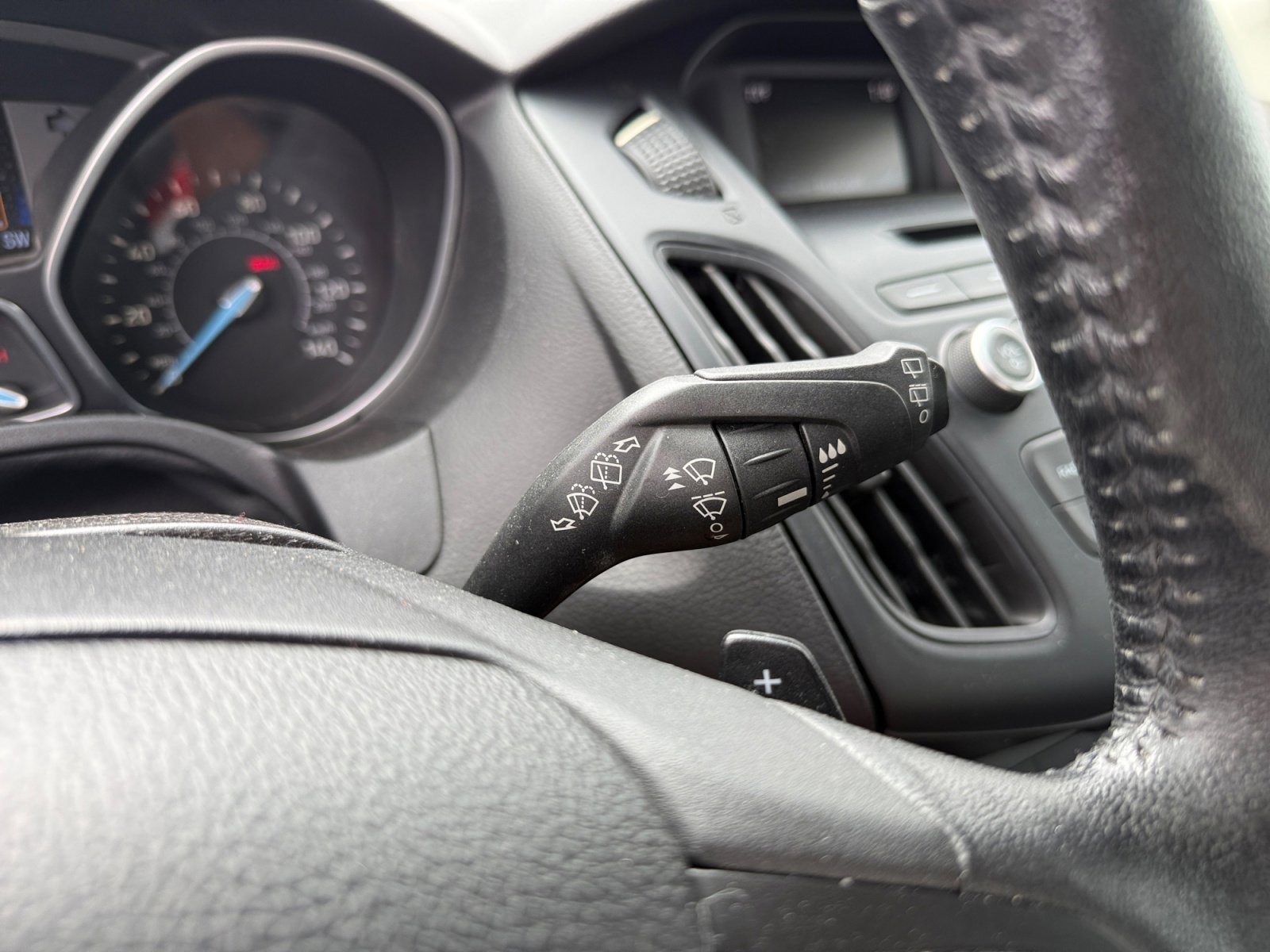 Used 2016 Ford Focus SE w/ SE Sport Package image 18