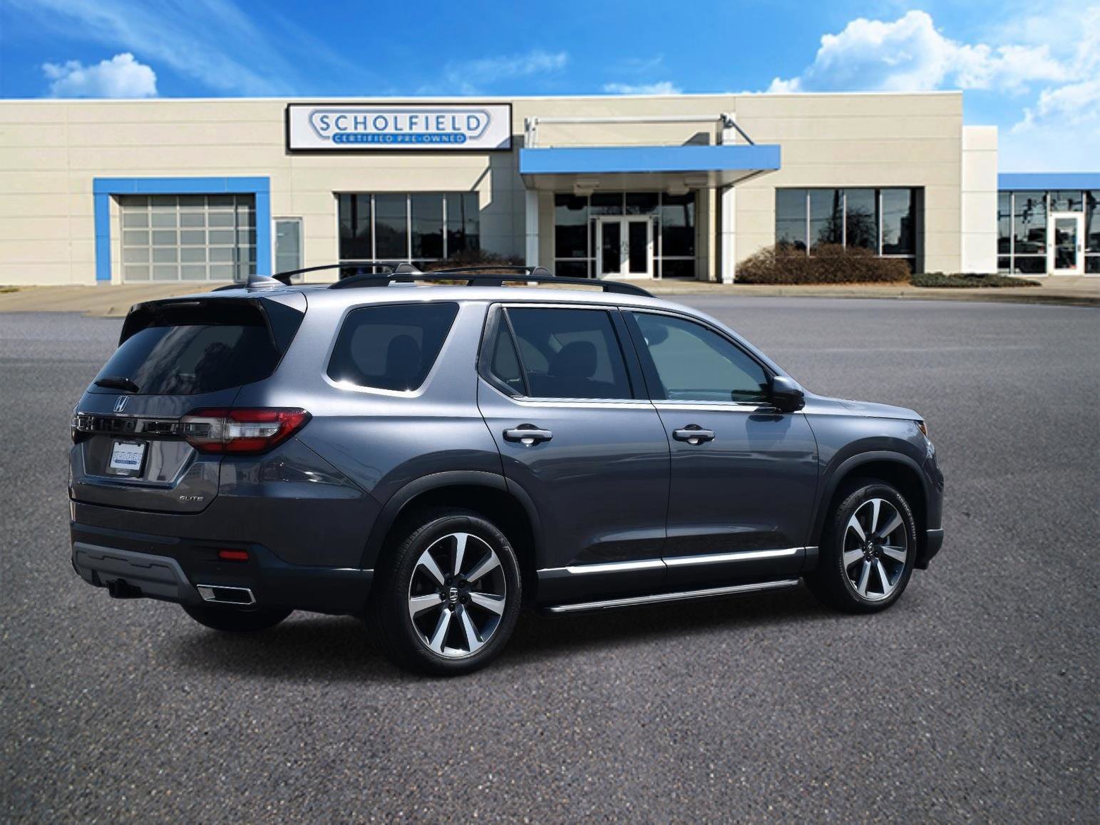 Used 2023 Honda Pilot Elite image 3