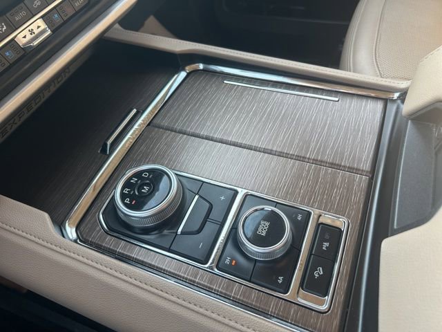 Used 2024 Ford Expedition Limited image 30