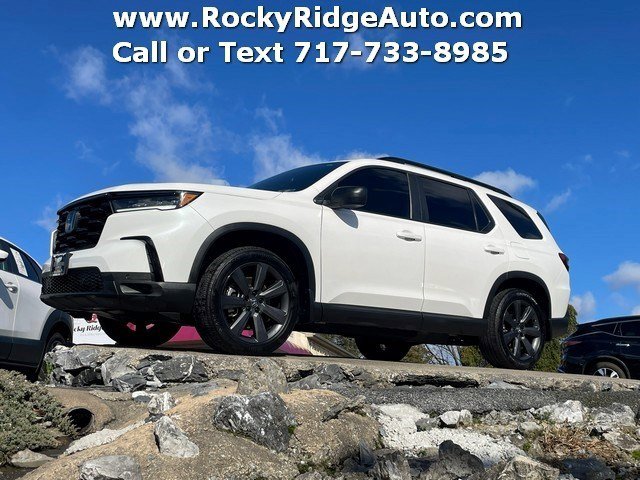 Used 2023 Honda Pilot Sport image 1