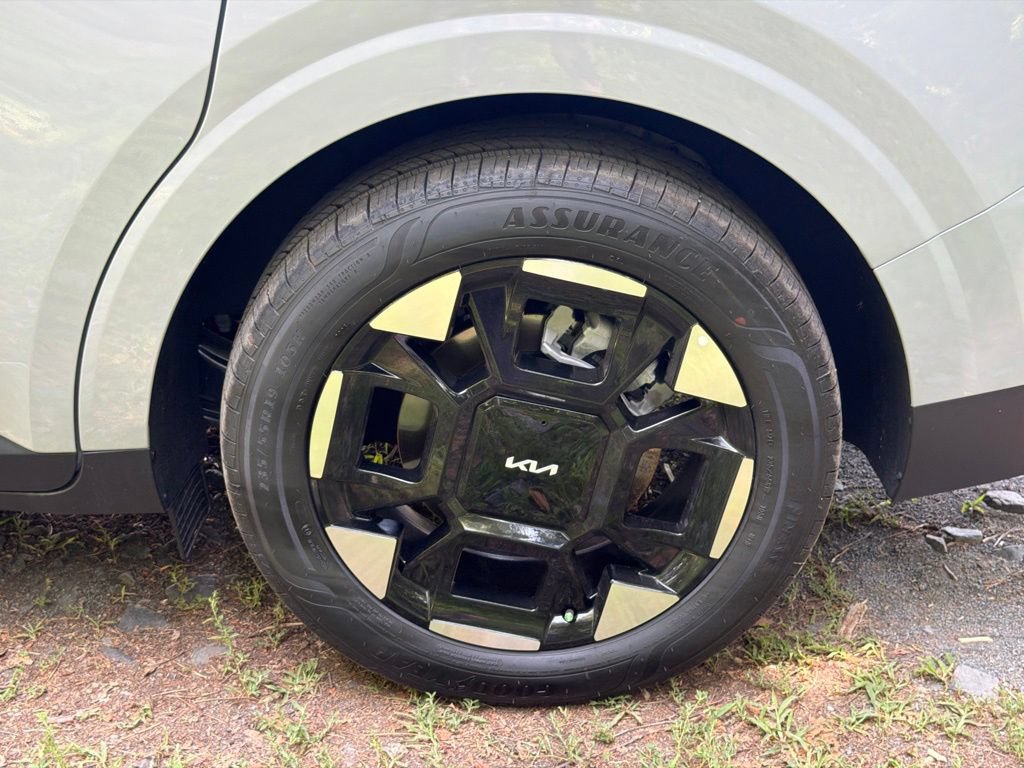 Used 2026 Kia Carnival EX FWD image 6