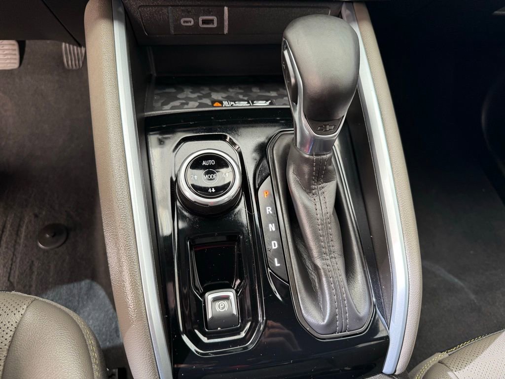 Used 2024 Chevrolet Colorado ZR2 w/ ZR2 Convenience Package III image 25