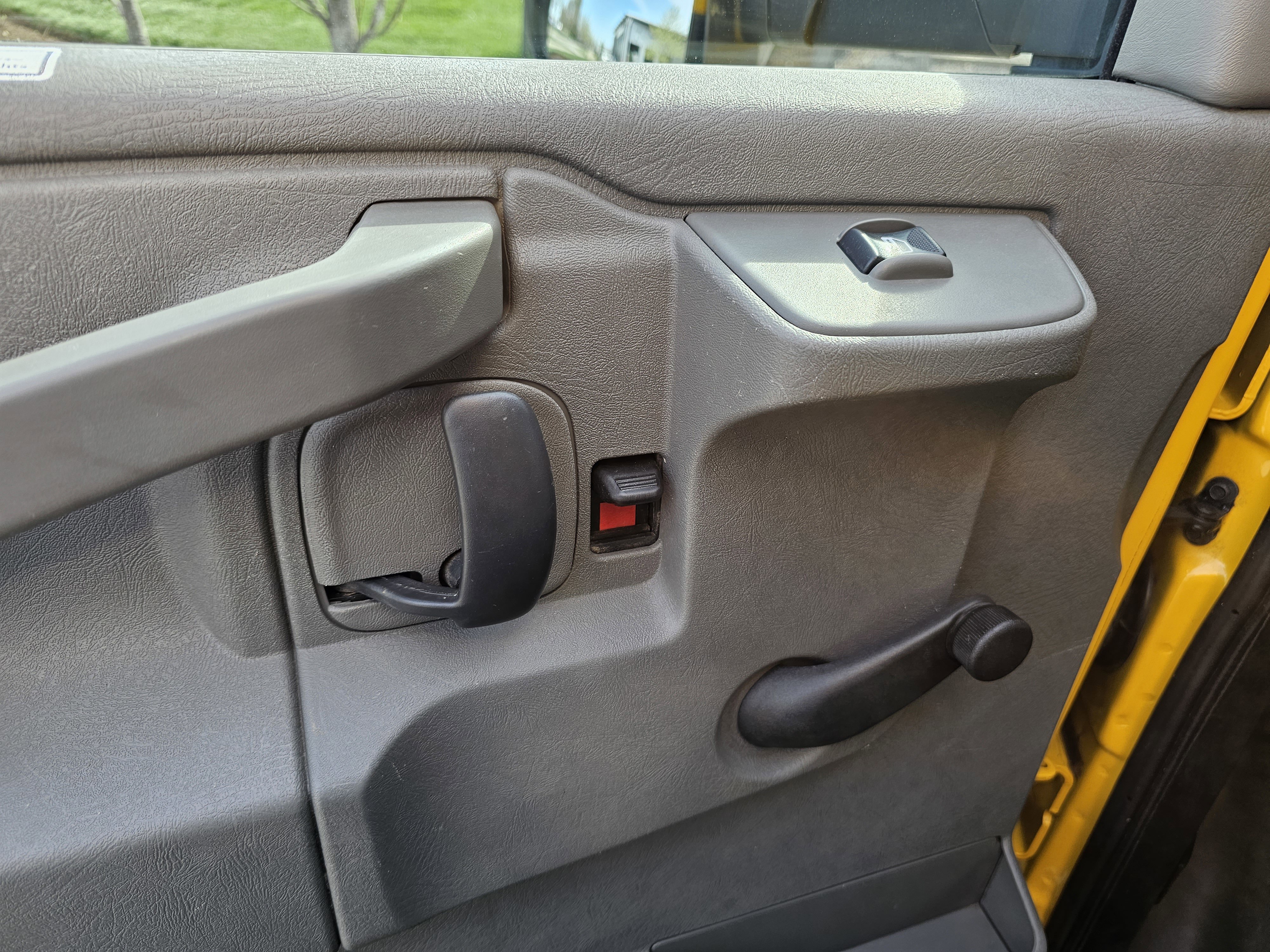 Used 2018 GMC Savana 3500 Extended w/ Driver Convenience Package RWD image 18