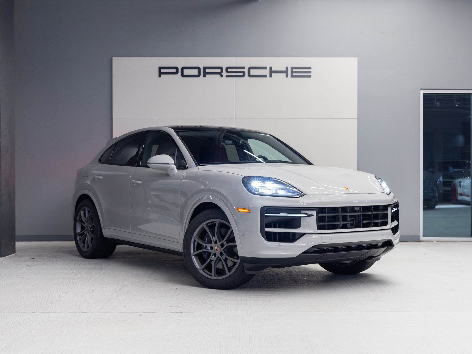Certified 2026 Porsche Cayenne Coupe AWD/4WD image 9