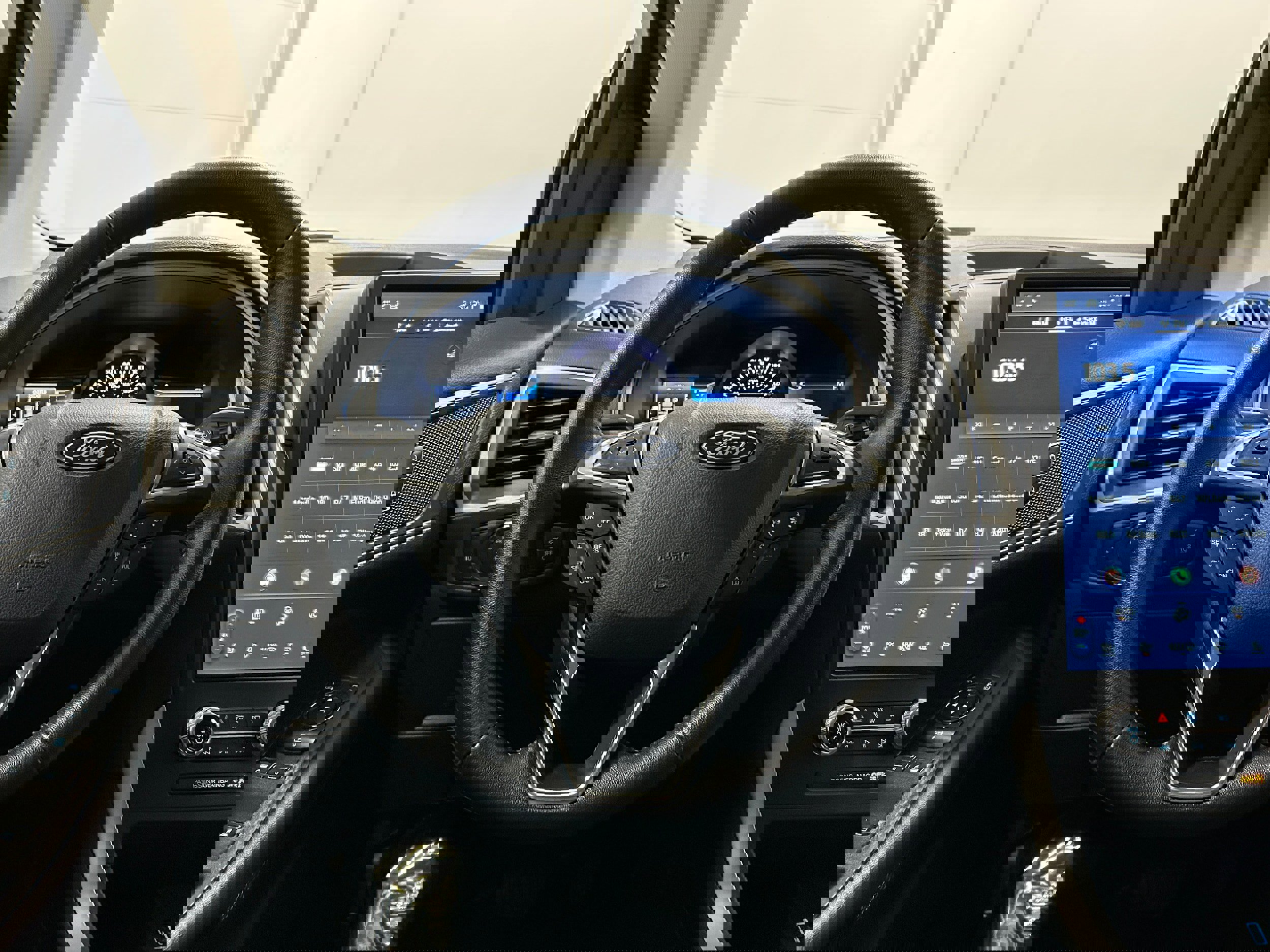 Used 2022 Ford Edge SEL w/ Convenience Package image 13