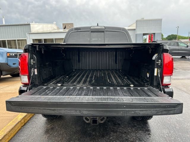 Used 2016 Toyota Tacoma TRD Sport w/ Towing Package AWD/4WD image 9