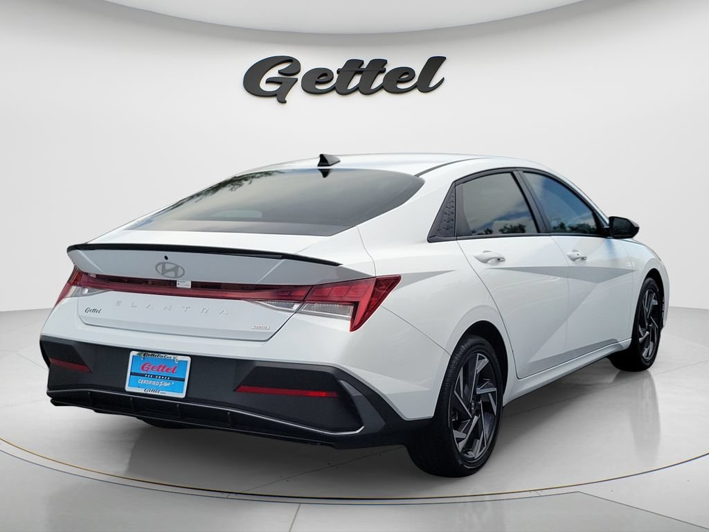 Certified 2025 Hyundai Elantra SEL FWD image 5