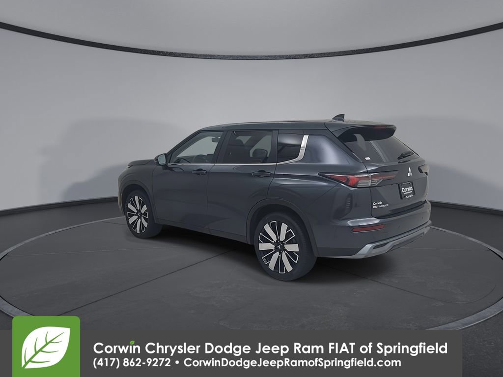 Used 2025 Mitsubishi Outlander SE image 11