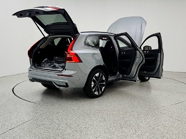 New 2026 Volvo XC60 T8 Plus w/ Protection Package Premier AWD/4WD image 11