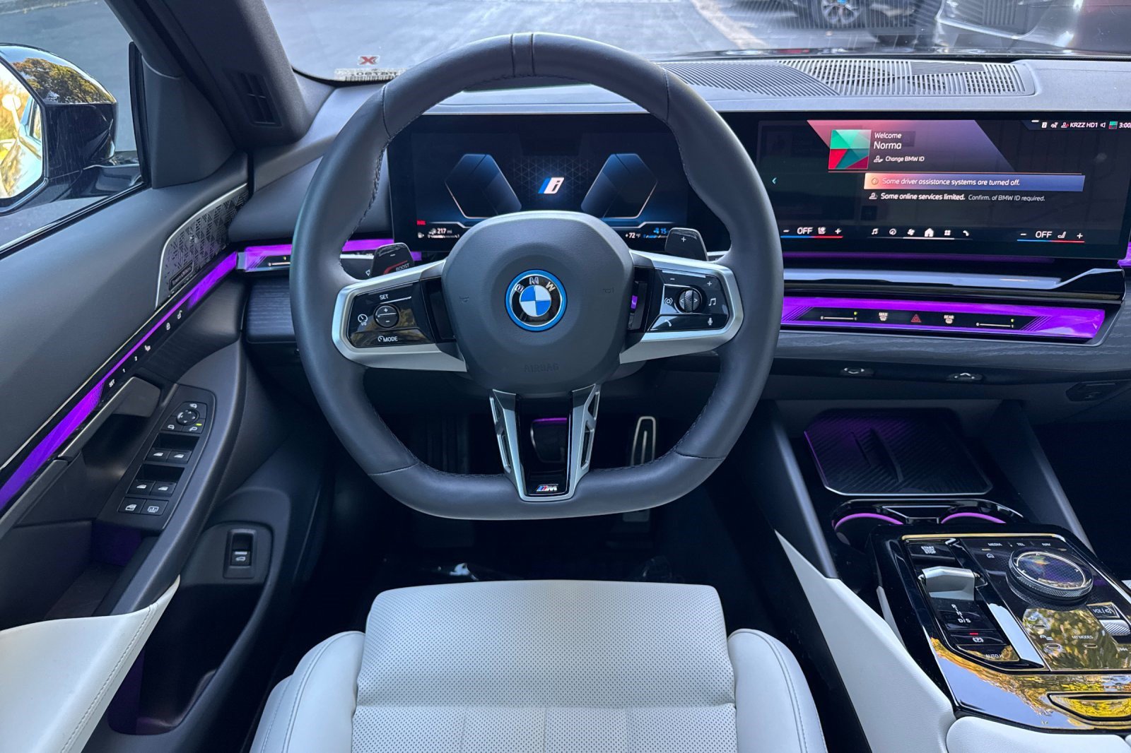 Certified 2025 BMW 550e xDrive w/ Premium Package AWD/4WD image 18