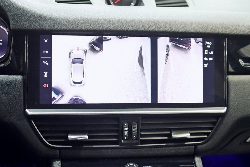 Used 2022 Porsche Cayenne Platinum Edition image 22