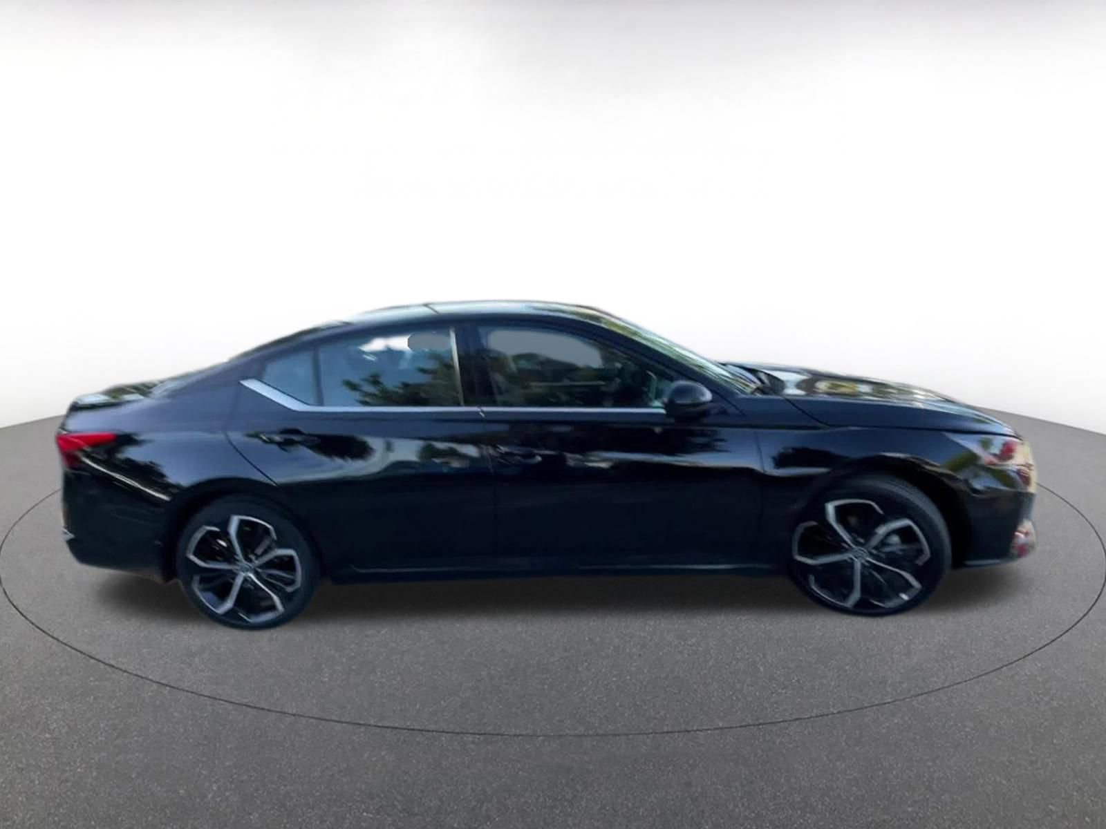 Used 2025 Nissan Altima 2.5 SR image 16