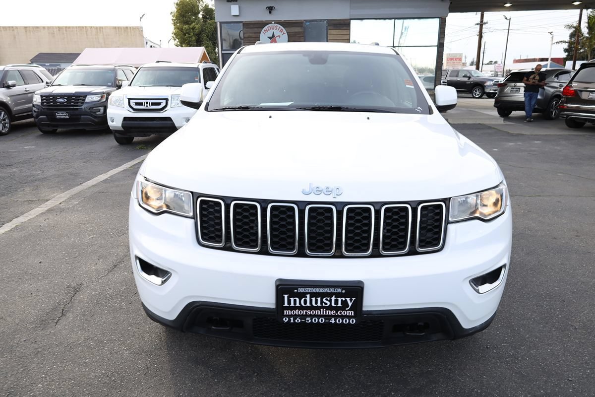 Used 2017 Jeep Grand Cherokee Laredo w/ Quick Order Package 23E AWD/4WD image 3